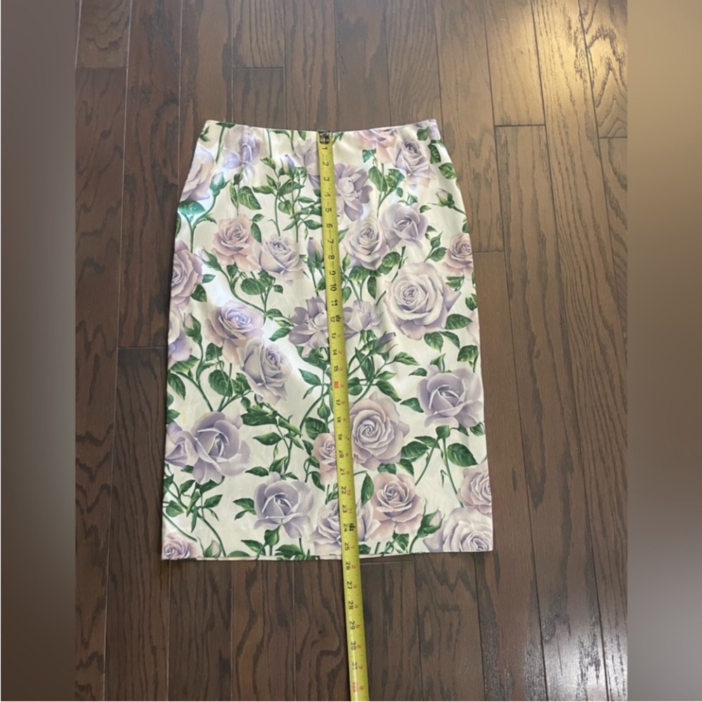 DOLCE & GABBANA SILK
STRETCH ROSE FLORAL PENCIL
SKIRT SIZE 44 - Picture 11 of 13